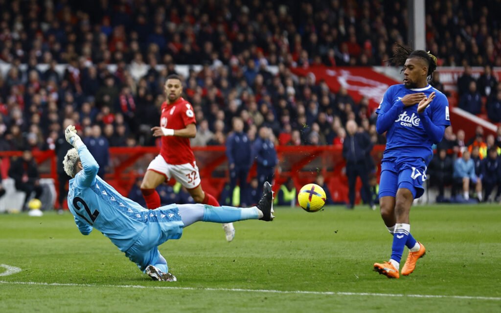  Nottingham Forest's Keylor Navas in action with Everton's Alex Iwobi